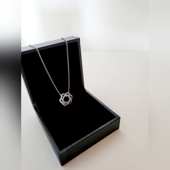 🛍️ | Sparkle & Dainty - Necklace - Knot - Wreath - Rhinestines- Crystal Sparkly - Picture 9 of 10